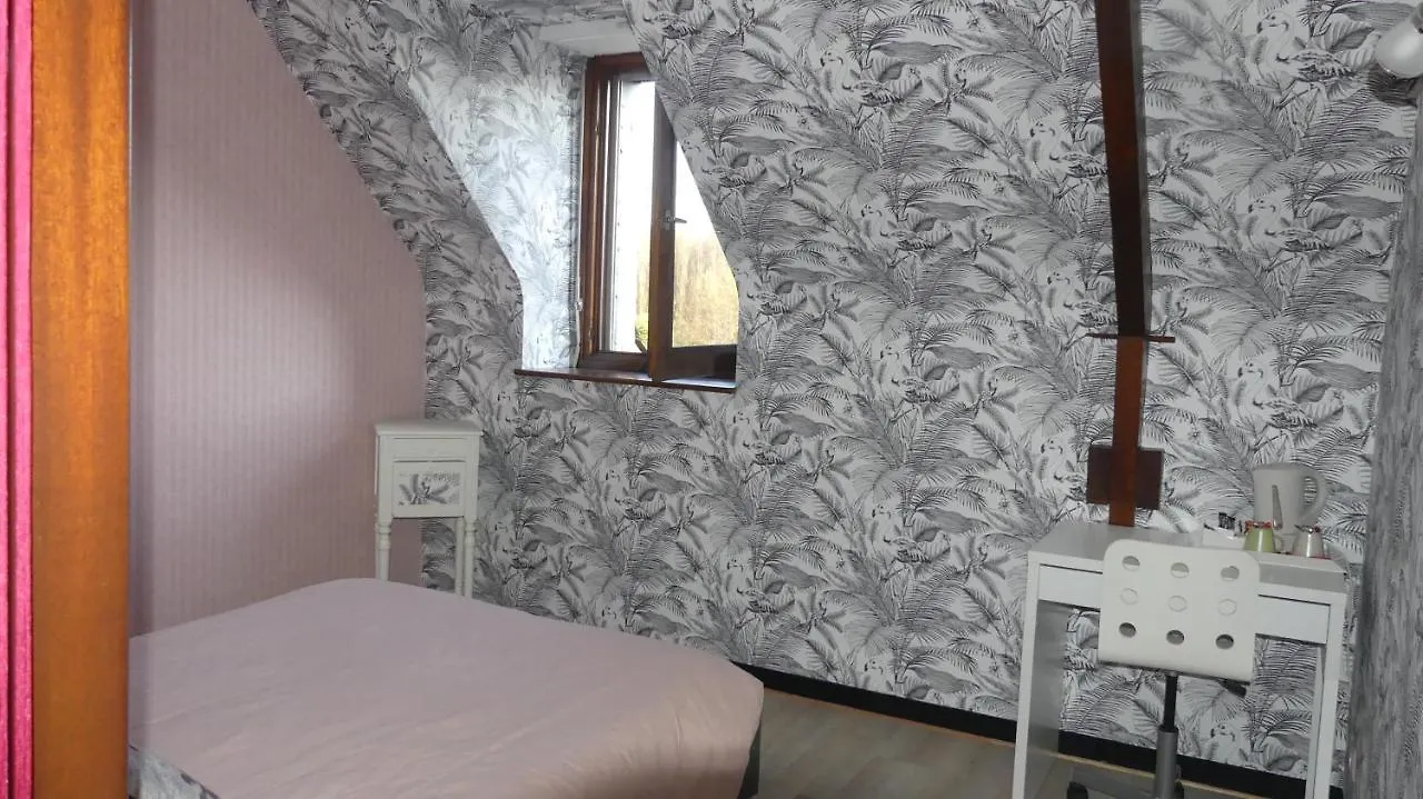 Auberge De La Chesnaie Pleudihen-sur-Rance 0*,  Francia